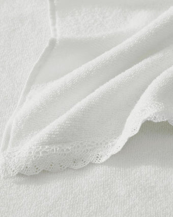 Juliette Lace Hem White 3 Piece Towel Set View of lace hem