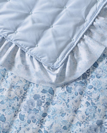 Quartet Cotton Reversible Quilt Set closeup of print and reverse