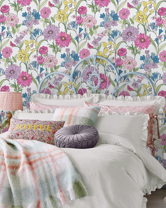 Gilly Multicolor Wallpaper - View of wallpaper on a wall