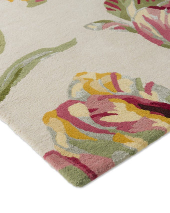 Gosford Cranberry Rug Close-up of rug