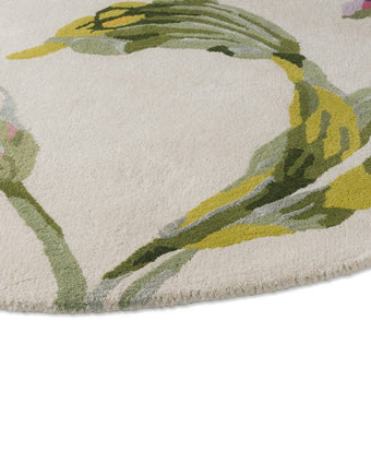 Gosford Cranberry Rug Close-up view of round rug