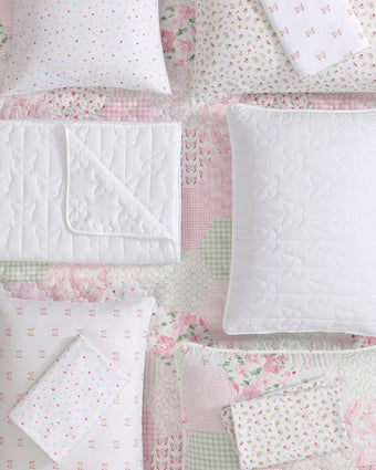 Kids Ellyn Pink Microfiber Reversible Quilt Set - View of available sheet sets and quilts