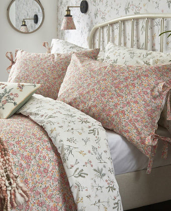 Loveston Coral Pink Duvet Cover Set - Closeup view