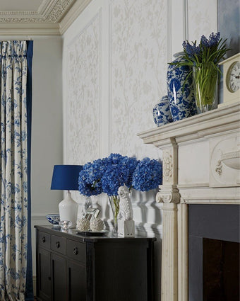 Oriental Garden Pearlescent White Wallpaper - Laura Ashley