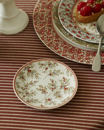 Stockbridge Set of 4 Appetizer Plates - View of individual plate on table