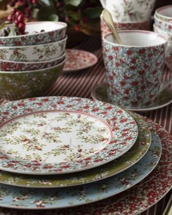 Stockbridge Set of 4 Dessert Plates - View of plates and dinnerware options