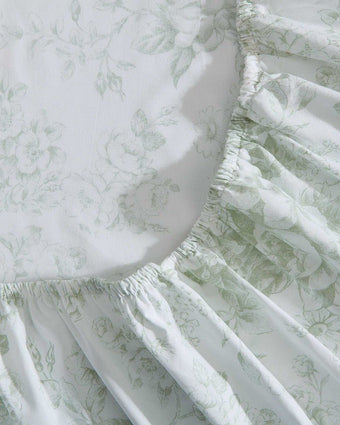 Toile Delight Green Cotton Percale Sheet Set close up of fitted sheet